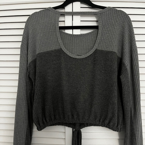 Hollister Two Toned Open Back Sweater - Picture 3 of 5